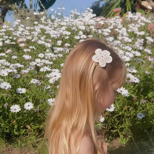 Clip // Petal